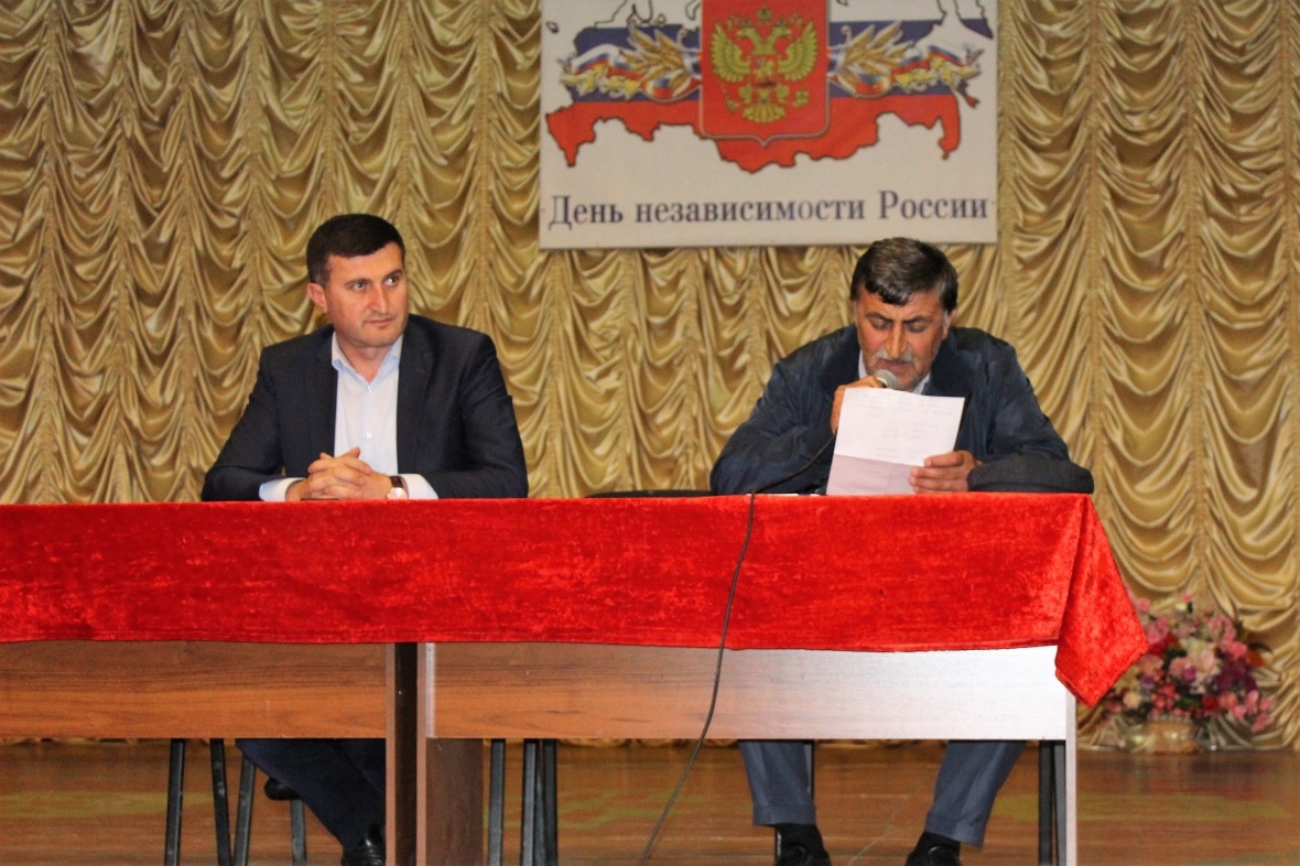 Глава района Мухидин Магомедов провёл встречу с жителями села Цуриб